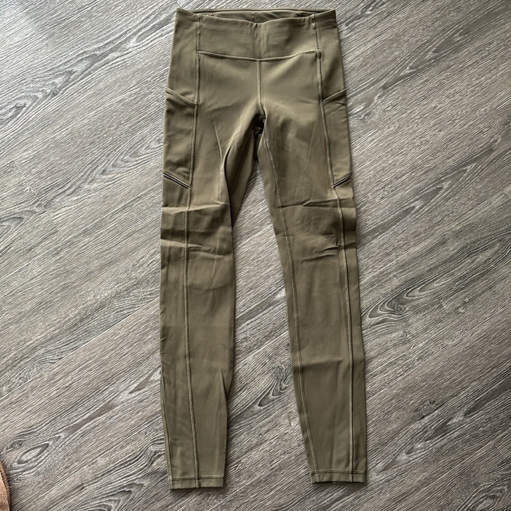 EUC Sz 4 Lululemon Speed up Tight in Dark Olive  Full on Luxtreme